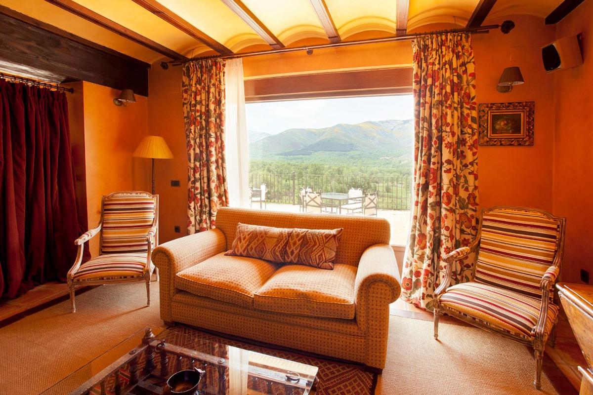 Remanso De Gredos Guest House Navalonguilla Luaran gambar